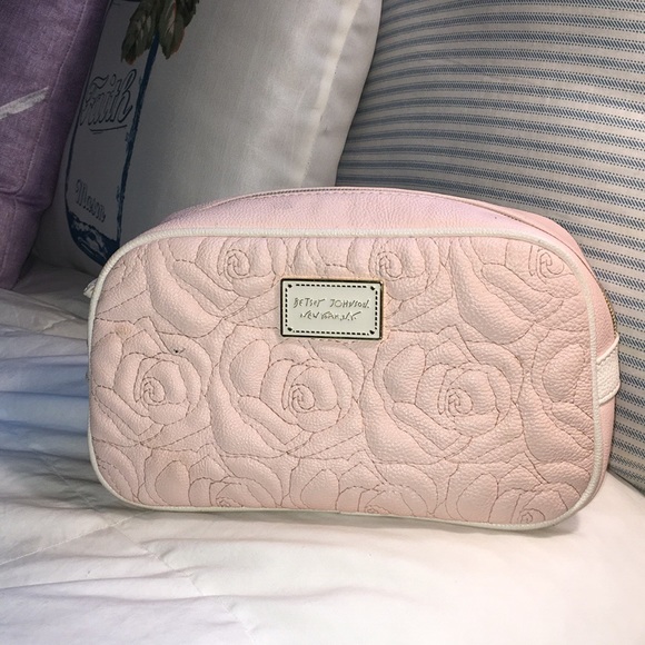 Betsey Johnson Other - 🔴SOLD🔴 BETSEY JOHNSON MAKEUP BAG